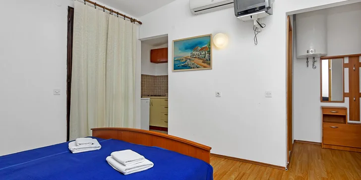 Pohoda na ostrove Hvar: komfortné apartmány na brehu krásnej zátoky pre páry a rodiny
