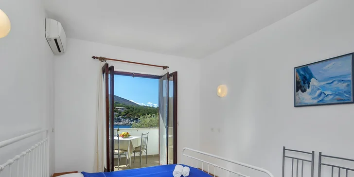 Pohoda na ostrove Hvar: komfortné apartmány na brehu krásnej zátoky pre páry a rodiny