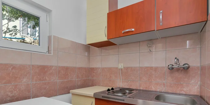 Pohoda na ostrove Hvar: komfortné apartmány na brehu krásnej zátoky pre páry a rodiny