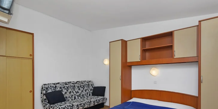 Pohoda na ostrove Hvar: komfortné apartmány na brehu krásnej zátoky pre páry a rodiny