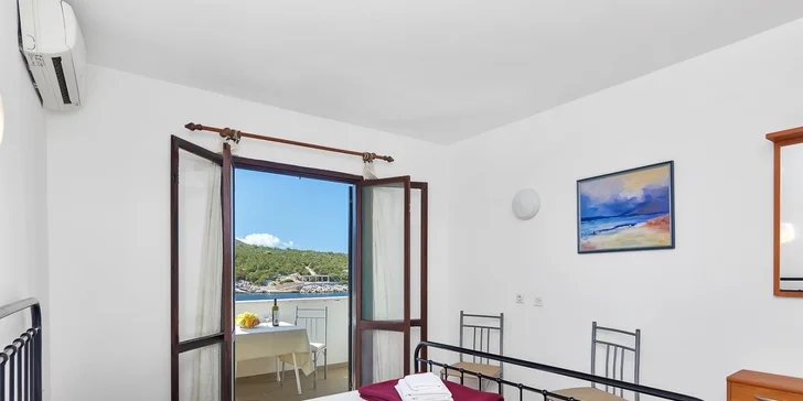 Pohoda na ostrove Hvar: komfortné apartmány na brehu krásnej zátoky pre páry a rodiny