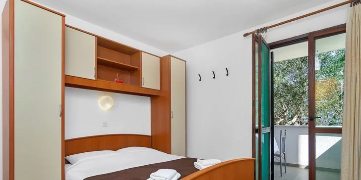 Pohoda na ostrove Hvar: komfortné apartmány na brehu krásnej zátoky pre páry a rodiny