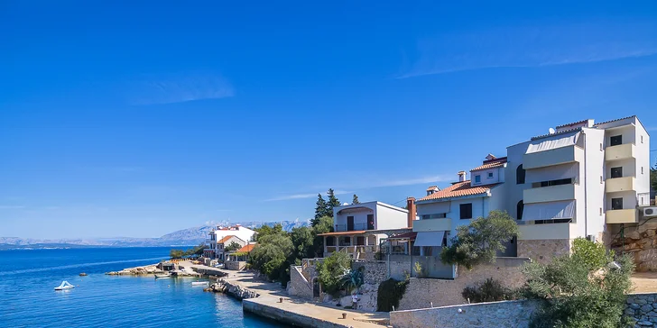 Pohoda na ostrove Hvar: komfortné apartmány na brehu krásnej zátoky pre páry a rodiny