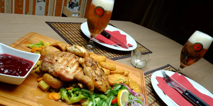 Trojité steakové kombo s prílohou a pivom alebo dezertom pre 2 osoby