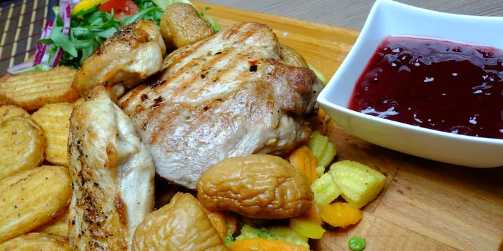 Trojité steakové kombo s prílohou a pivom alebo dezertom pre 2 osoby