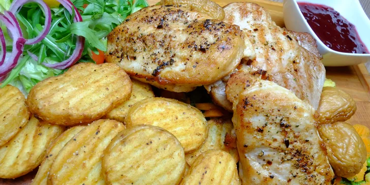Trojité steakové kombo s prílohou a pivom alebo dezertom pre 2 osoby