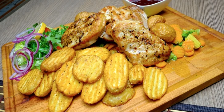 Trojité steakové kombo s prílohou a pivom alebo dezertom pre 2 osoby