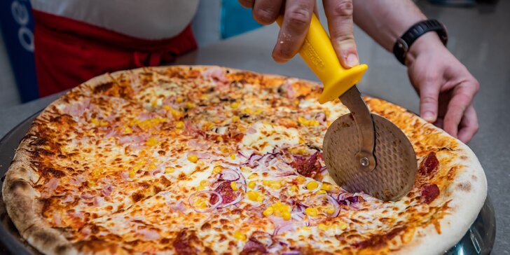 Celá pizza podla vášho výberu v Bongiorno Pizza Italia