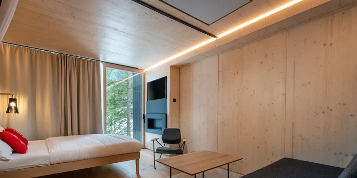 Dovolenka uprostred lesa v nových, unikátnych Bjornson Tree Houses*** s neobmedzeným exteriérovým wellness. Jedno alebo až dve deti do 10 r. zdarma!