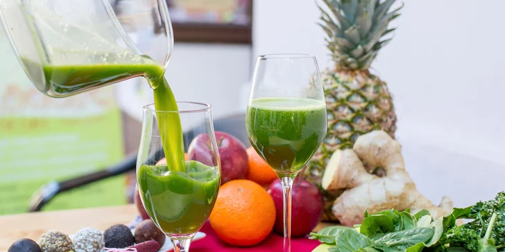 Zdravé maškrty alebo jarný detox s čerstvými zelenými šťavami