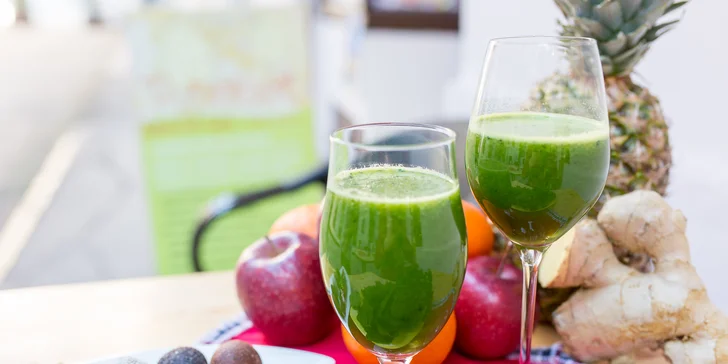 Zdravé maškrty alebo jarný detox s čerstvými zelenými šťavami
