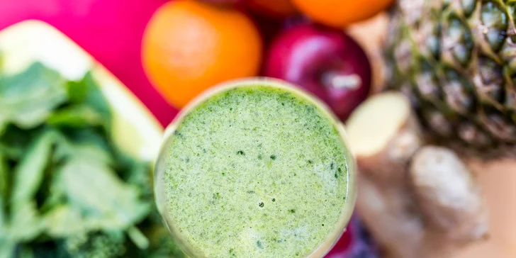 Zdravé maškrty alebo jarný detox s čerstvými zelenými šťavami