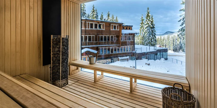 Dovolenka uprostred lesa v nových, unikátnych Bjornson Tree Houses*** s neobmedzeným exteriérovým wellness. Jedno alebo až dve deti do 10 r. zdarma!