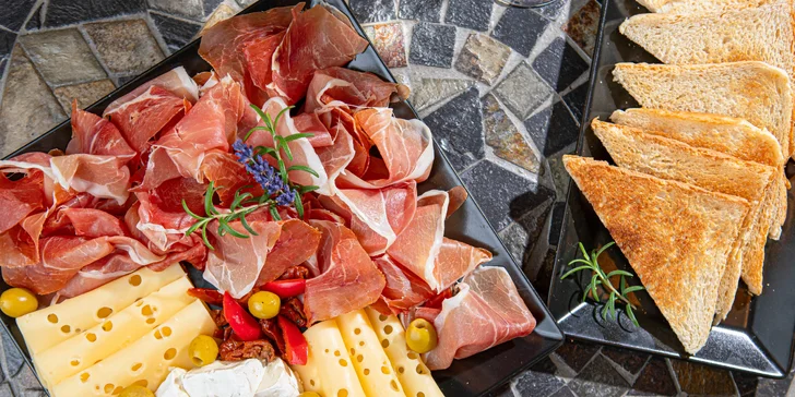 Závan Toskánska s bohatým prosciutto tanierom pre dvoch