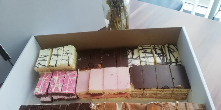Lahodné zákusky či torta z cukrárne Fajnotka až ku vám domov!