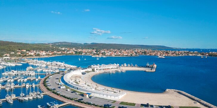 Dovolenka v Chorvátsku: pobyt v apartmáne s raňajkami priamo pri pláži