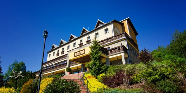 Pobyt v lone kysuckej prírody – 4* hotel Husárik s chutnou polpenziou, neobmedzeným bazénom a fitness