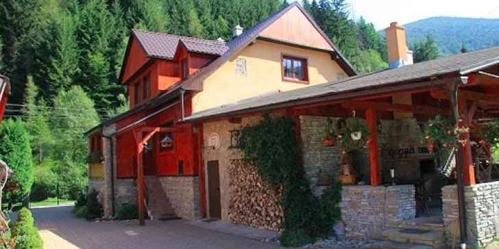 Pobyt v Zázrivskom dvore s polpenziou, privátnym mini wellness a výhľadom na Rozsutec