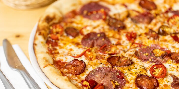 Skoč si po chrumkavú pizzu alebo si ju nechaj doviezť - na výber 10 druhov!