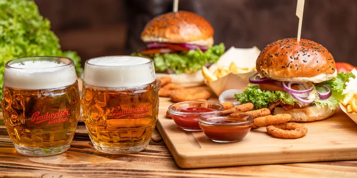 Burger doma nespravíš! Donáška alebo rozvoz i s tankovým pivkom pre dvoch