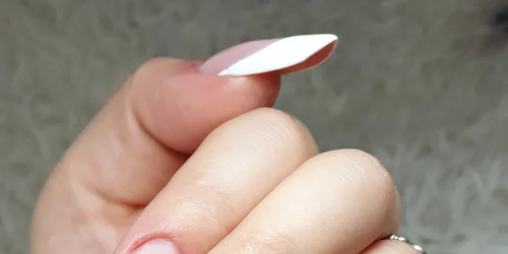 Hĺbková manikúra s gél lakom, parafínový zábal alebo japonská manikúra