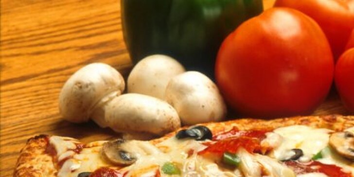 6,90 eur za dve pravé talianske chrumkavé 650g pizze podľa vlastného výberu v reštaurácii Sole Mio v centre mesta! Užite si chuť Talianska vo dvojici so zľavou 50 %!