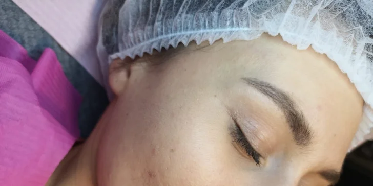 Precízny permanentný make-up obočia čepieľkovou i púdrovou metódou