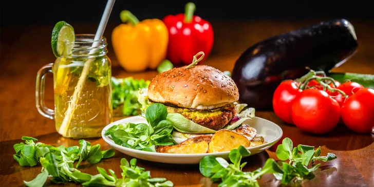 Vegetariánsky / vegánsky burger s pečenými zemiakmi alebo víkendové menu