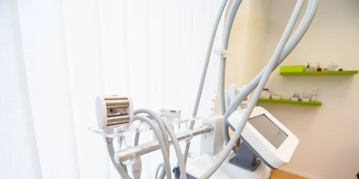 Redukcia tuku a celulitídy: medicínska podtlaková rádiofrekvencia s endomasážou a lipolaserom