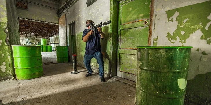 Zábava pri laser tagu v HERO FACTORY - najnovší typ zbraní