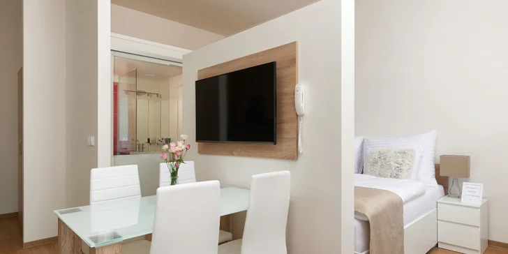 Až 7 nocí v krásnom apartmáne v centre Prahy a plavba po Vltave či večera v krčme