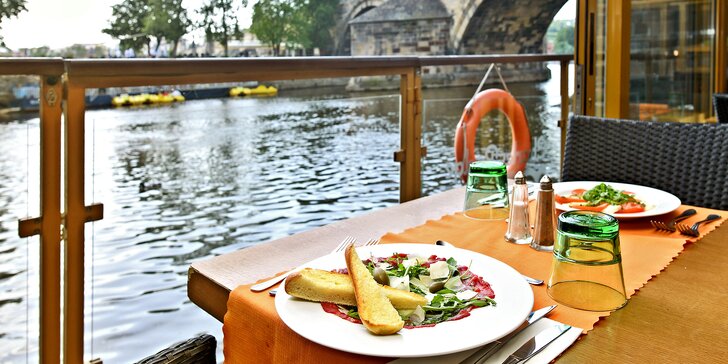 4 * pobyt v historickom centre Prahy s raňajkami aj romantickým menu v reštaurácii pri Karlovom moste
