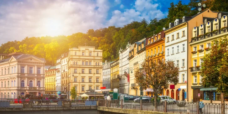 Nezabudnuteľný pobyt v Karlových Varoch: kúpeľný hotel s plnou penziou a procedúrami