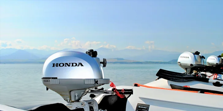 Nezabudnuteľná plavba motorovým člnom na Liptovskej Mare