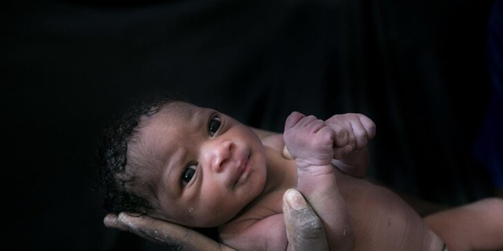 Daruj TUČNIAKA – ZÁCHRANÁRA, ktorý zachraňuje životy novorodeniatok