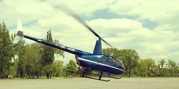Darujte nebeský zážitok: vyhliadkový let vrtuľníkom Robinson R44