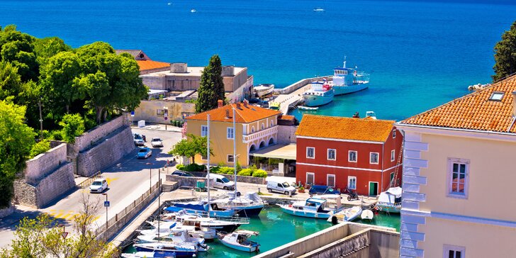 🌞 KÚP teraz, využi v LETE: Penzión v Zadare kúsok od mora s kuchynkou a vonkajším bazénom