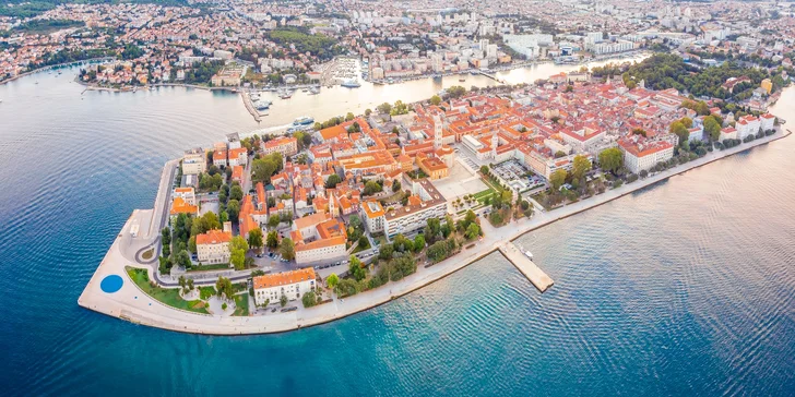 Krásne apartmány pri Zadare s bazénom a výhľadom na more, iba 100 m od pláže