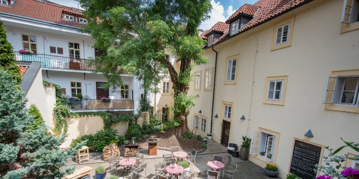 4 * pobyt v centre Prahy pre pár aj rodinu: luxusné izby, chutné jedlo, wellness procedúry aj vstupenky do Zoo