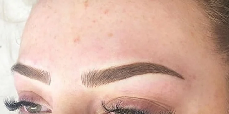Prirodzene krásne obočie s technikou Combre či novinkou - Breezy brows!