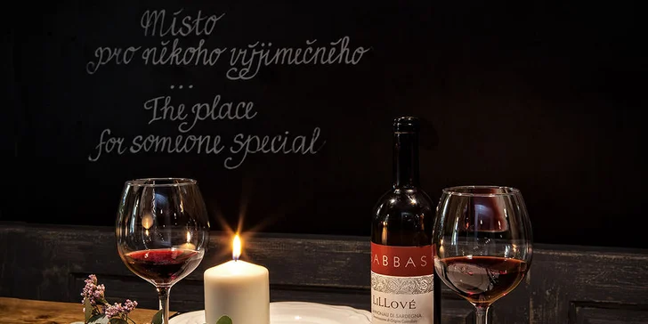 Romantický pobyt v srdci Prahy: elegantný apartmán s raňajkami a večerou