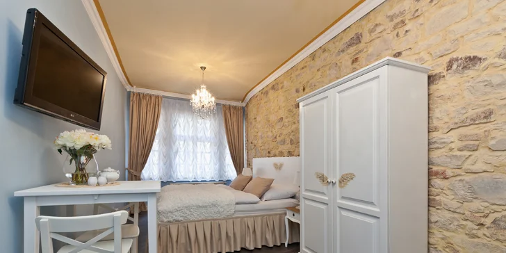 Romantický pobyt v srdci Prahy: elegantný apartmán s raňajkami a večerou