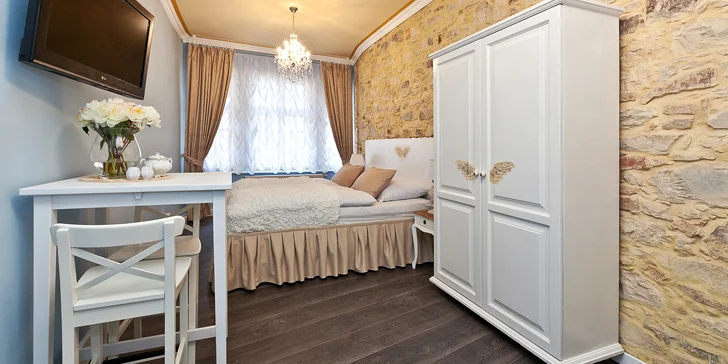 Romantický pobyt v srdci Prahy: elegantný apartmán s raňajkami a večerou