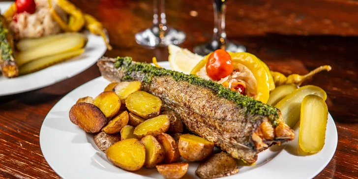 Smažený hejk, 1 kg grilovaných krídel alebo 2,6 kg mega kombo