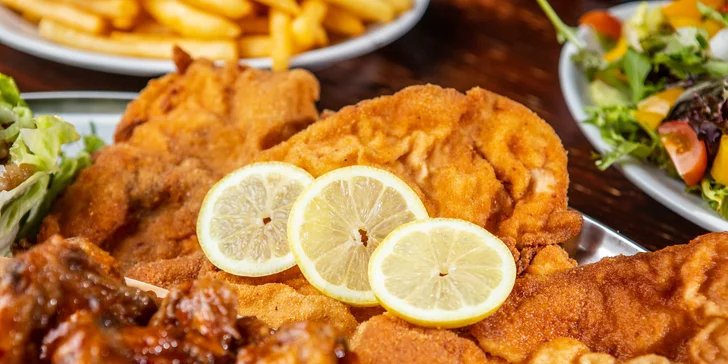 Smažený hejk, 1 kg grilovaných krídel alebo 2,6 kg mega kombo