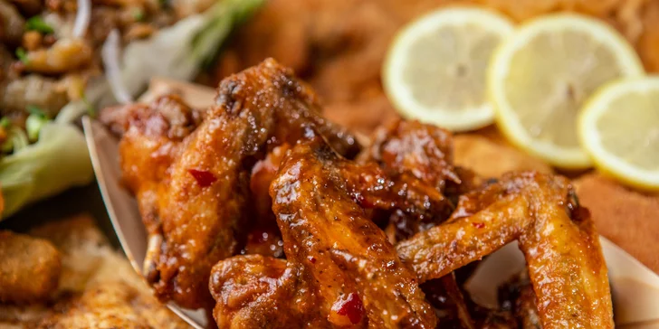 Smažený hejk, 1 kg grilovaných krídel alebo 2,6 kg mega kombo