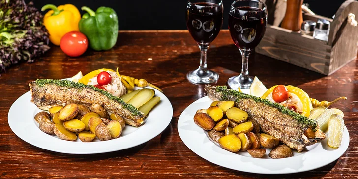 Smažený hejk, 1 kg grilovaných krídel alebo 2,6 kg mega kombo