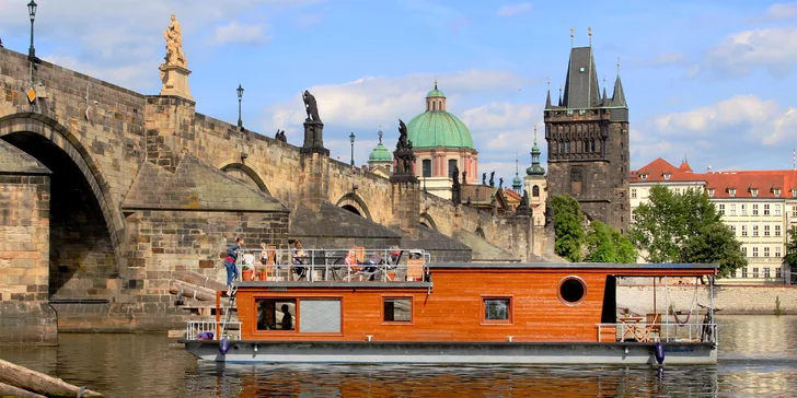 Netradičný pobyt v pražských Holešoviciach: vybavený houseboat až pre 6 osôb