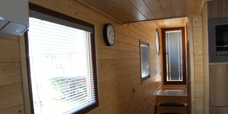 Netradičný pobyt v pražských Holešoviciach: vybavený houseboat až pre 6 osôb