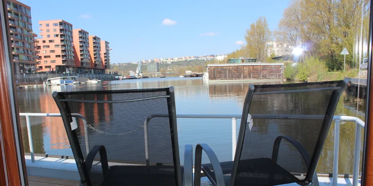 Netradičný pobyt v pražských Holešoviciach: vybavený houseboat až pre 6 osôb